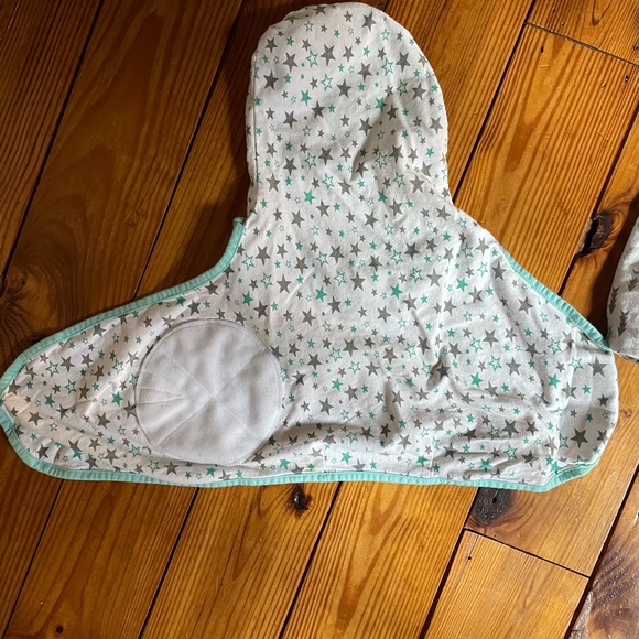 2 like new swaddles, only used once my son wasn’t a swaddle baby. Unisex - Picture 2 of 3